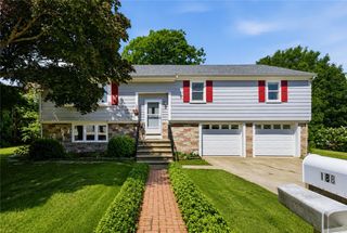 18 Continental Drive, Middletown, RI 02842