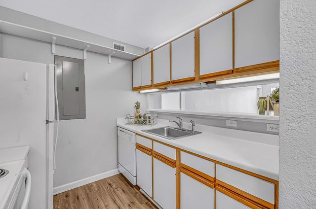 517 Southwest Parkway 301, College Station, TX 77840