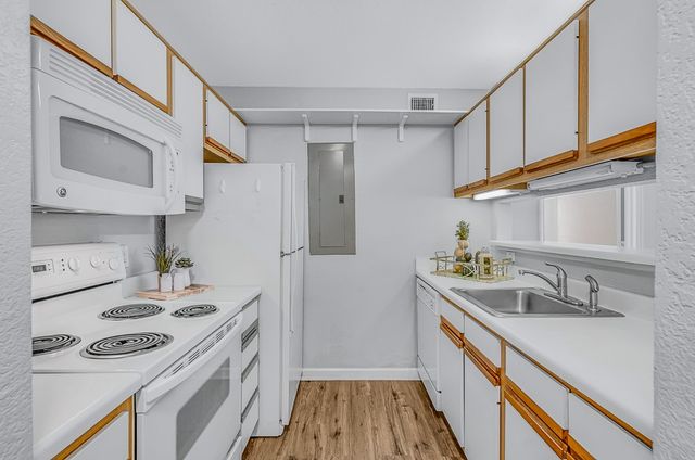 517 Southwest Parkway 301, College Station, TX 77840