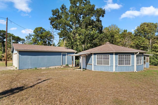 2 Tejas Street, Huntsville, TX 77320