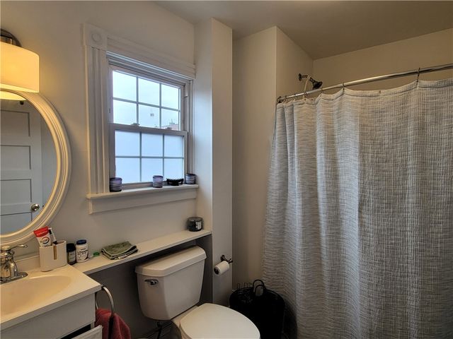 102 Broadway 1C, Newport, RI 02840