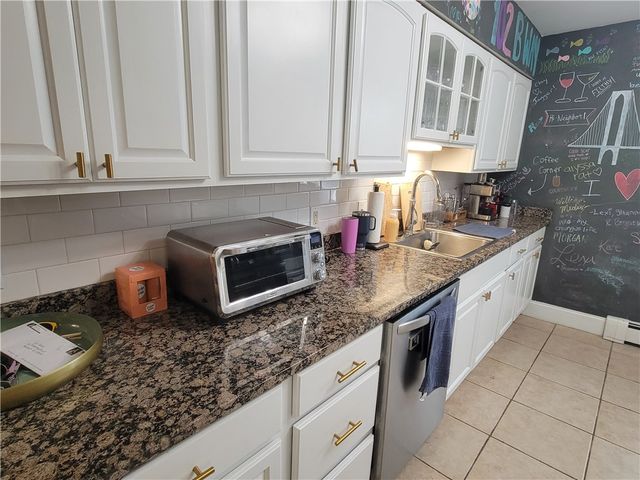 102 Broadway 1C, Newport, RI 02840