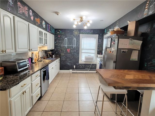 102 Broadway 1C, Newport, RI 02840