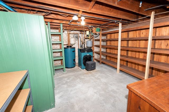 46 Litchfield Ave, Dracut, MA 01826