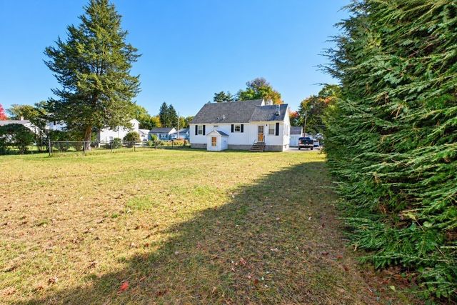 46 Litchfield Ave, Dracut, MA 01826