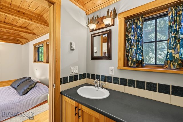 916 S 3rd Avenue, Bozeman, MT 59715