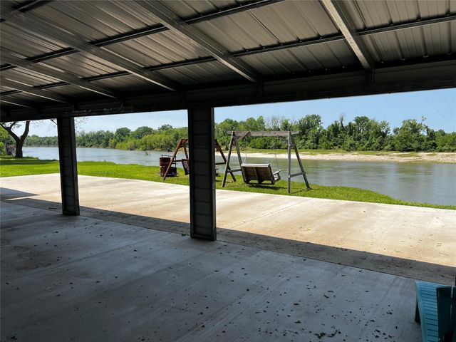 1074 W Taylor Lake Circle, Livingston, TX 77351