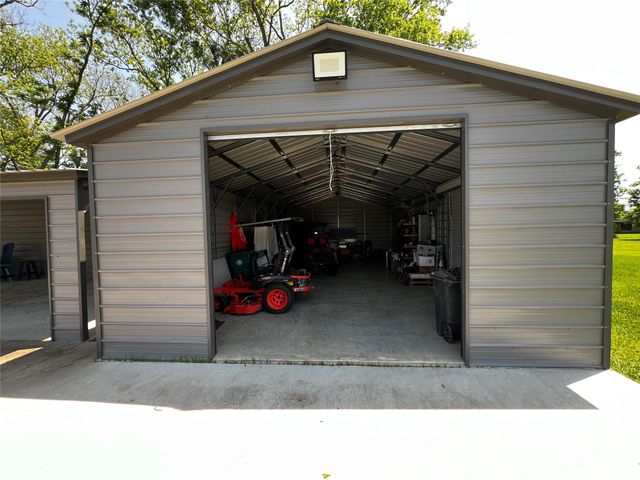 1074 W Taylor Lake Circle, Livingston, TX 77351