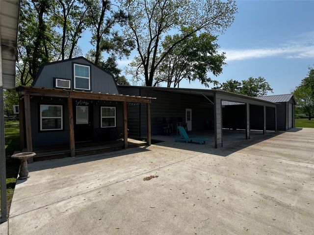 1074 W Taylor Lake Circle, Livingston, TX 77351