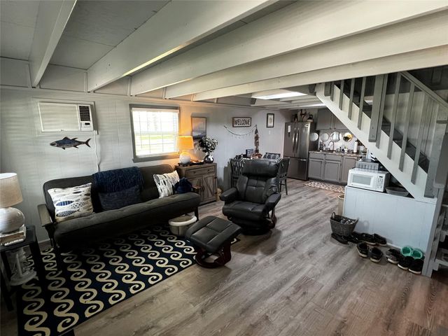 1074 W Taylor Lake Circle, Livingston, TX 77351