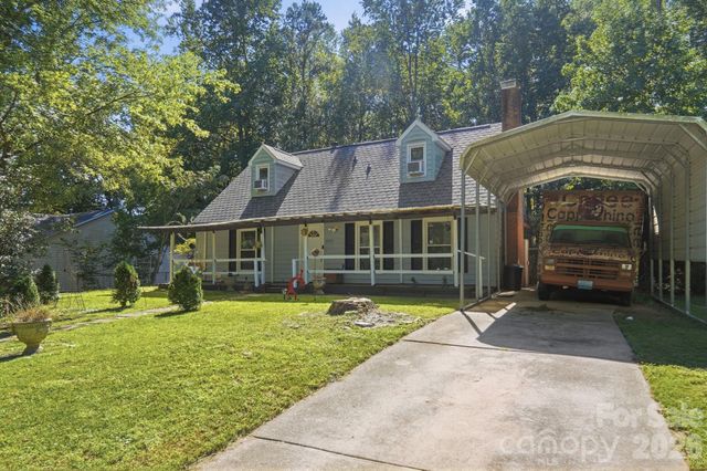 6333 Round Hill Road, Charlotte, NC 28211