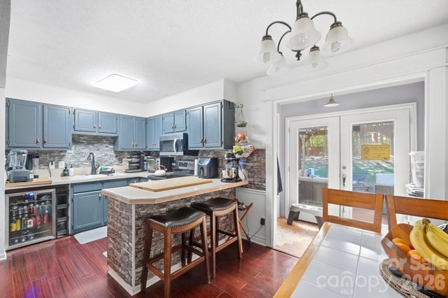 6333 Round Hill Road, Charlotte, NC 28211