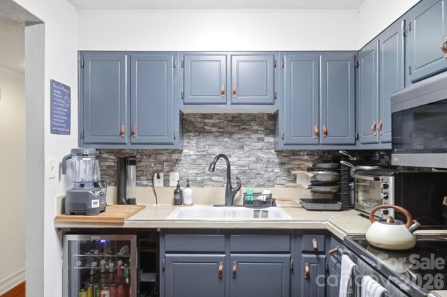 6333 Round Hill Road, Charlotte, NC 28211