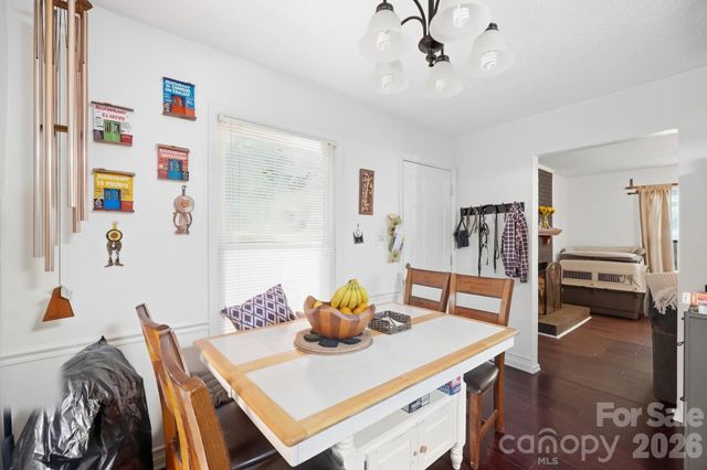 6333 Round Hill Road, Charlotte, NC 28211