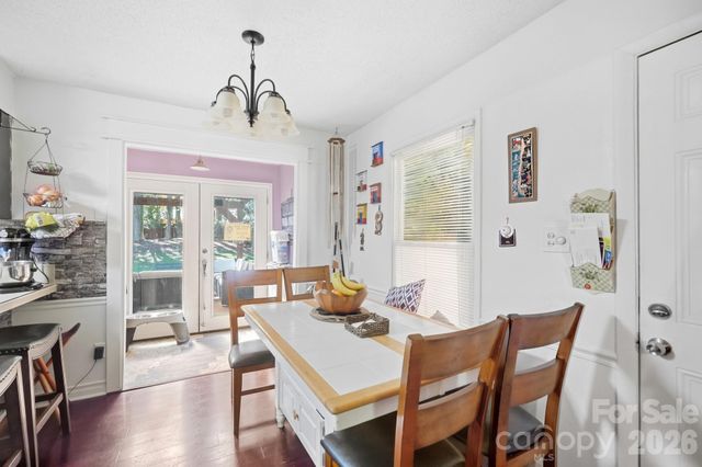 6333 Round Hill Road, Charlotte, NC 28211