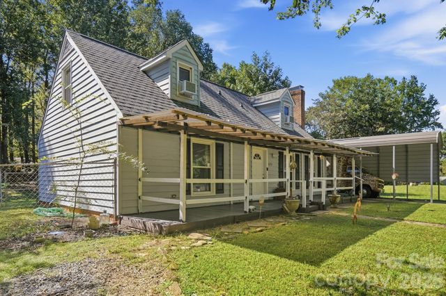6333 Round Hill Road, Charlotte, NC 28211