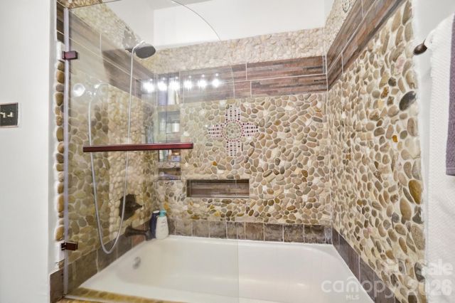 6333 Round Hill Road, Charlotte, NC 28211