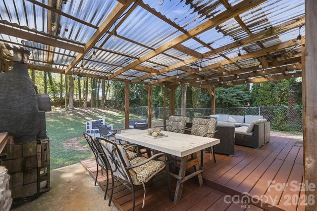 6333 Round Hill Road, Charlotte, NC 28211