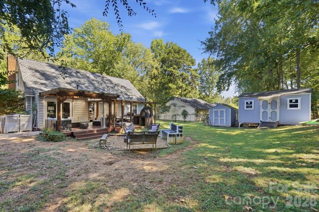 6333 Round Hill Road, Charlotte, NC 28211