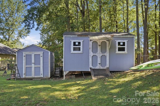 6333 Round Hill Road, Charlotte, NC 28211