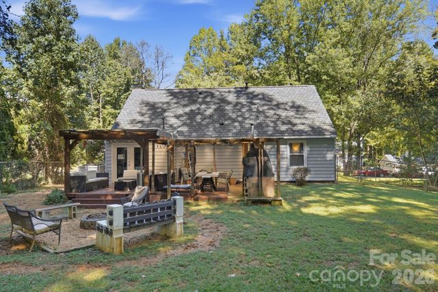 6333 Round Hill Road, Charlotte, NC 28211