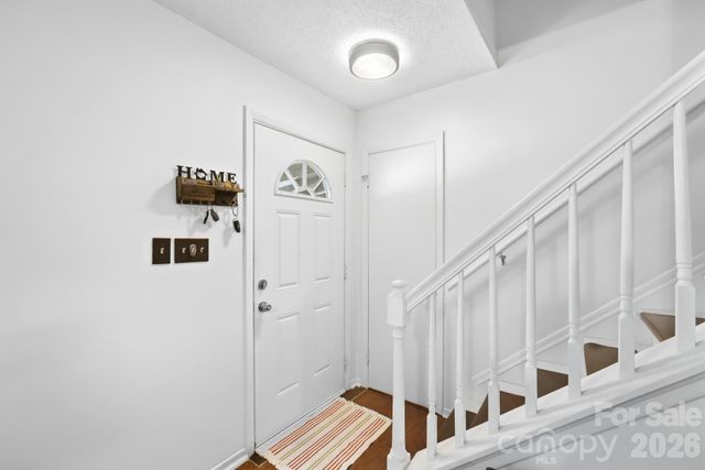6333 Round Hill Road, Charlotte, NC 28211