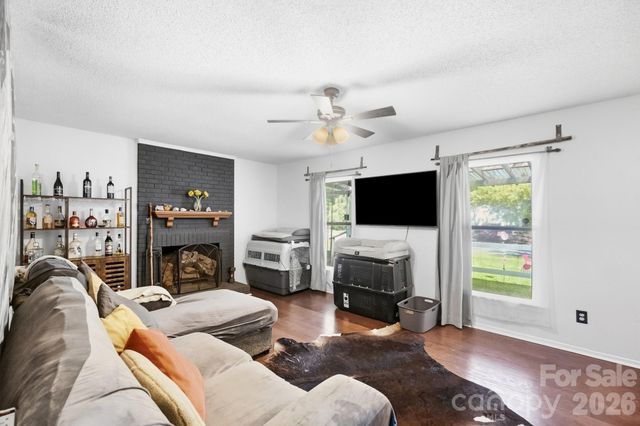 6333 Round Hill Road, Charlotte, NC 28211