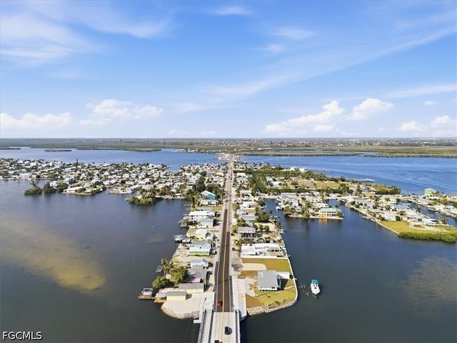 105 SW 36th PL, Cape Coral, FL 33991