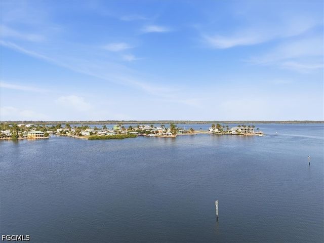 105 SW 36th PL, Cape Coral, FL 33991