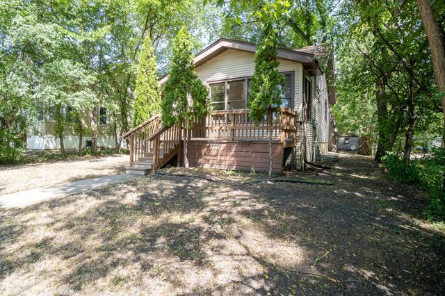 915 College Street N, Fargo, ND 58102
