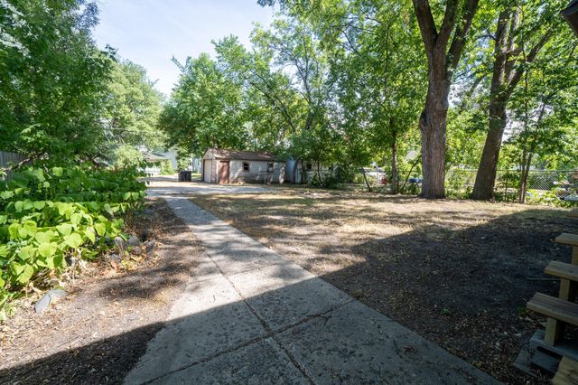 915 College Street N, Fargo, ND 58102