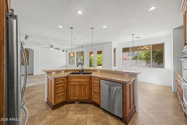 8801 W PALMAIRE Avenue, Glendale, AZ 85305