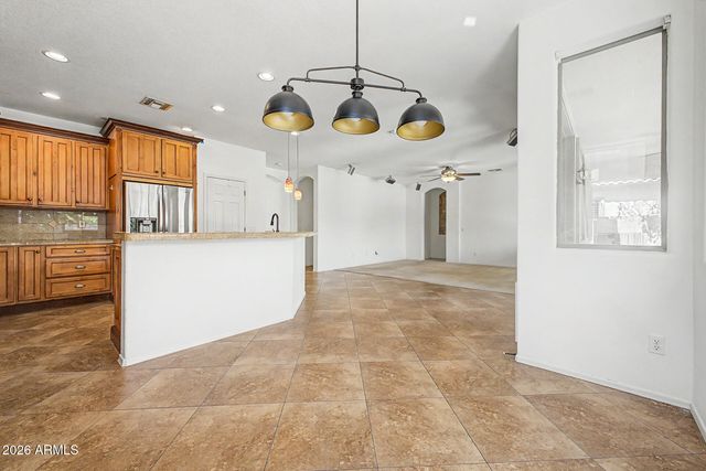 8801 W PALMAIRE Avenue, Glendale, AZ 85305