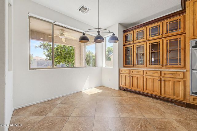 8801 W PALMAIRE Avenue, Glendale, AZ 85305