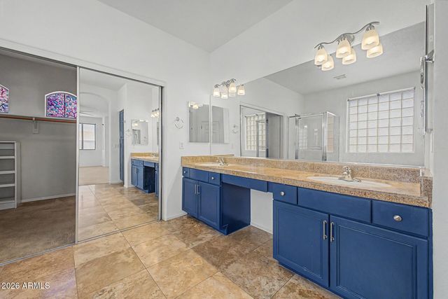 8801 W PALMAIRE Avenue, Glendale, AZ 85305