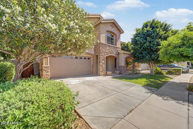 8801 W PALMAIRE Avenue, Glendale, AZ 85305