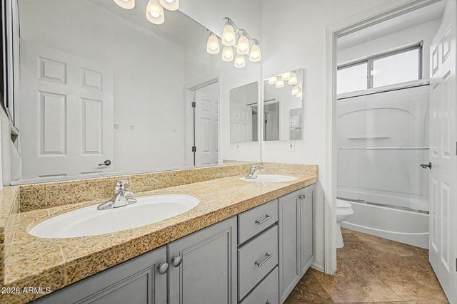 8801 W PALMAIRE Avenue, Glendale, AZ 85305