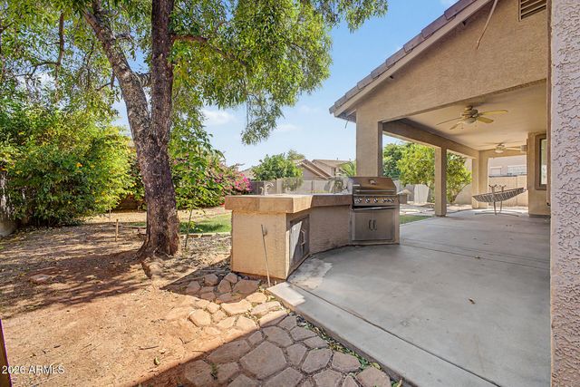 8801 W PALMAIRE Avenue, Glendale, AZ 85305