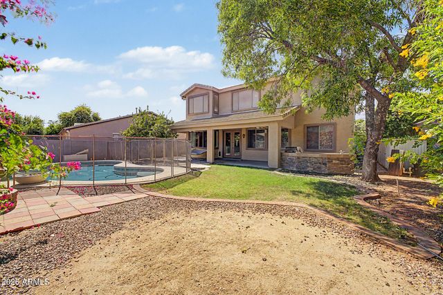 8801 W PALMAIRE Avenue, Glendale, AZ 85305