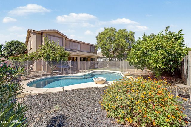 8801 W PALMAIRE Avenue, Glendale, AZ 85305
