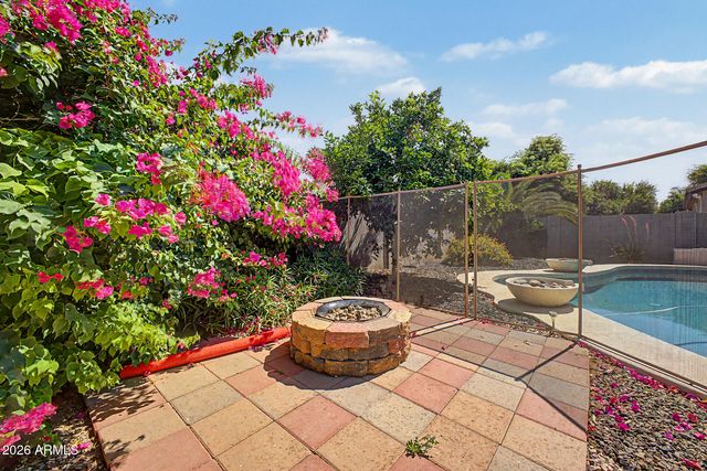8801 W PALMAIRE Avenue, Glendale, AZ 85305