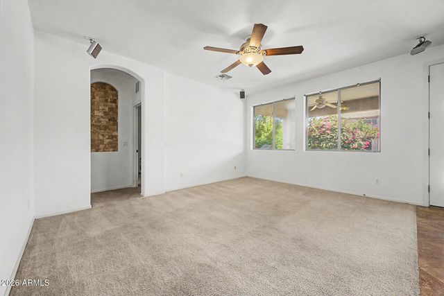 8801 W PALMAIRE Avenue, Glendale, AZ 85305