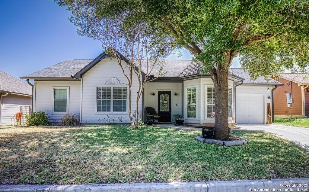 1408 S 2nd, Floresville, TX 78114