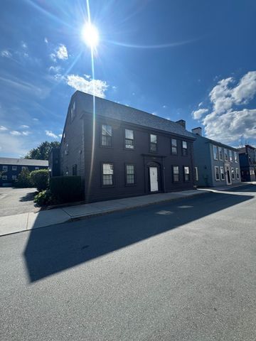 21 State 2, Marblehead, MA 01945
