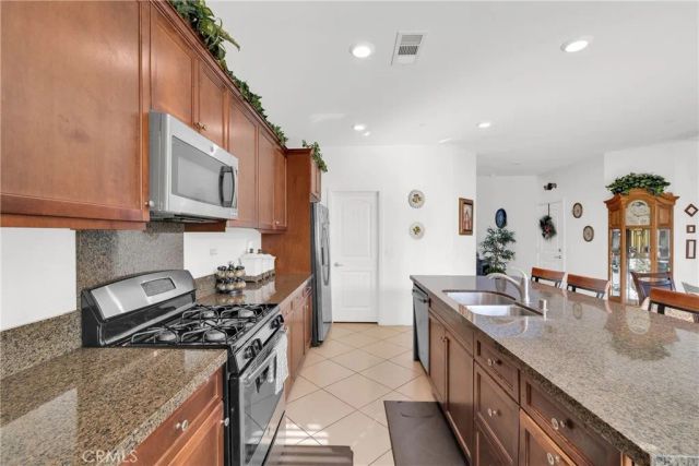 15457 Red Pepper Place, Fontana, CA 92336