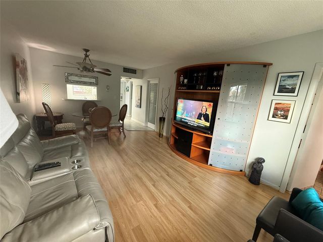 3431 NW 50th Avenue 304, Lauderdale Lakes, FL 33319