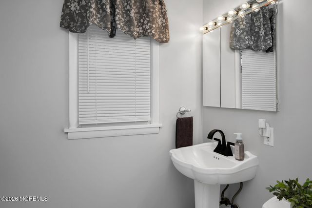 749 Park Avenue, Belford, NJ 07718