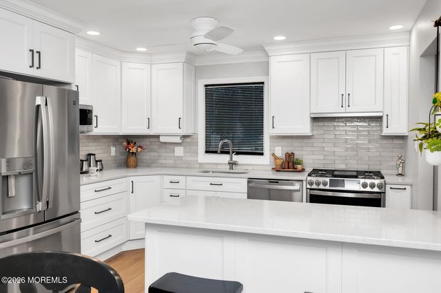 749 Park Avenue, Belford, NJ 07718