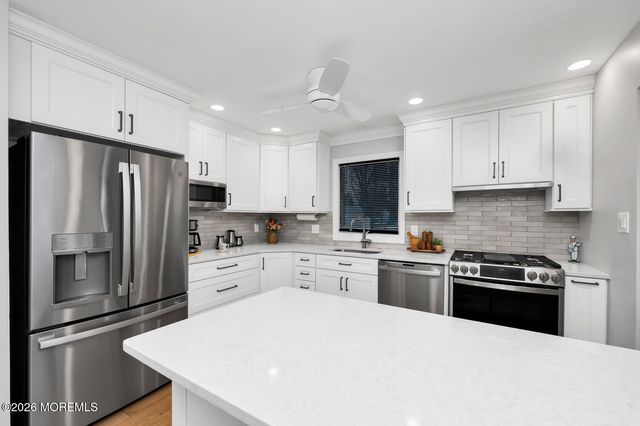 749 Park Avenue, Belford, NJ 07718