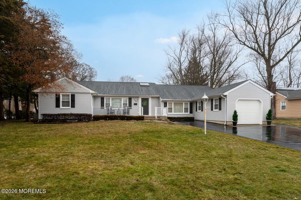 749 Park Avenue, Belford, NJ 07718